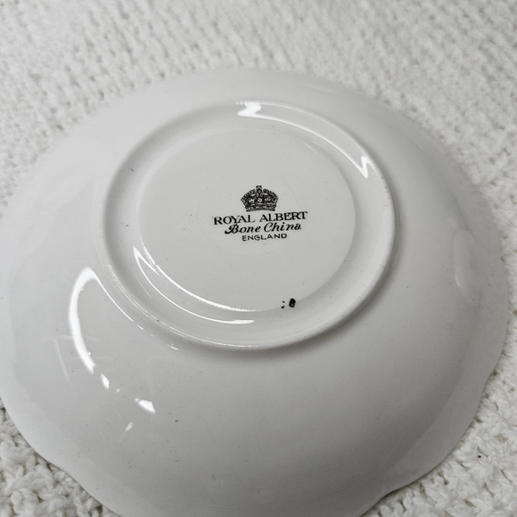 Royal Albert Crown Bone England China Teacup Saucer BLACK w/White Swirls Gold - Picture 6 of 16